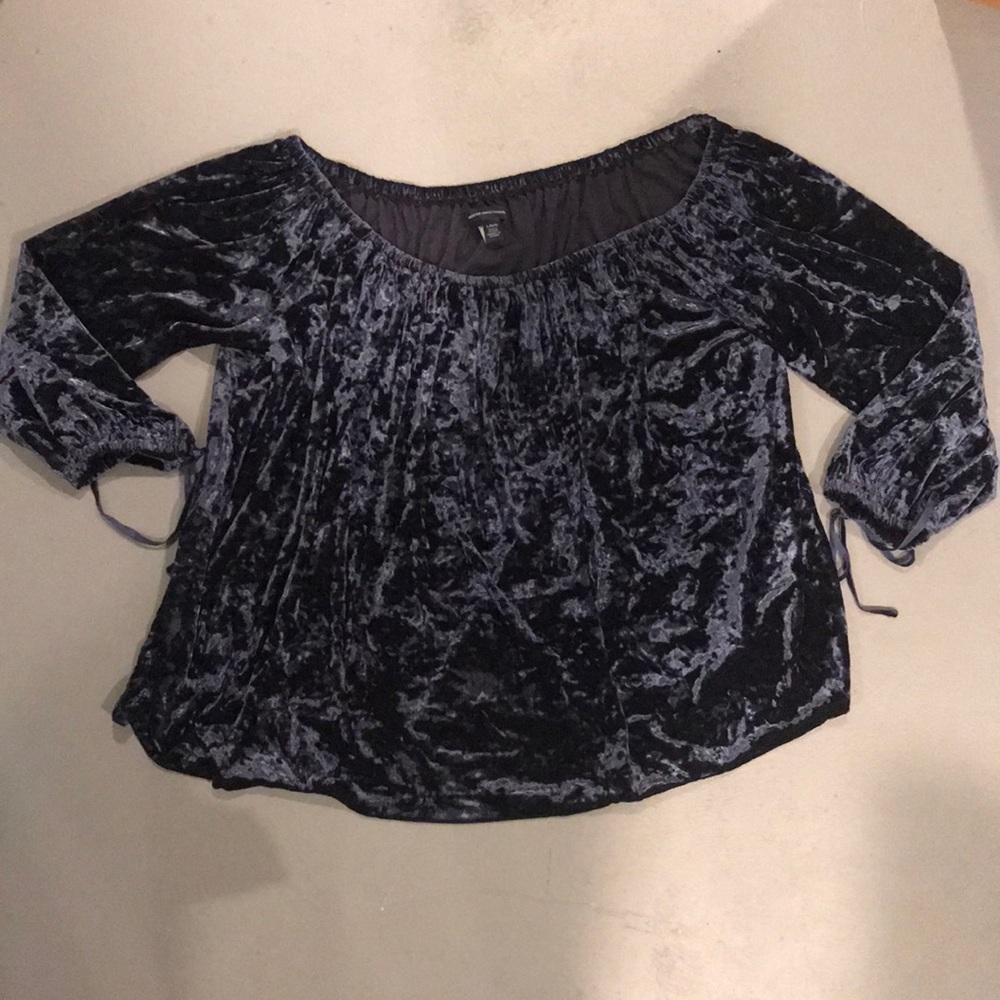 Crushed Velvet 💙 - Picture 2 of 5